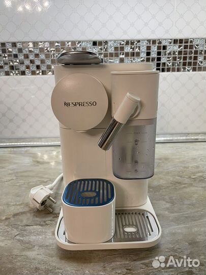 Кофемашина DeLonghi Nespresso Latissima One
