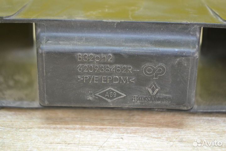 Renault Megane 3 Кронштейн переднего бампера