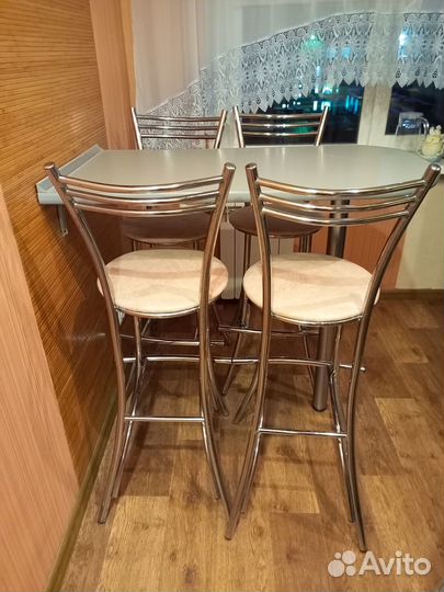 Продам барную стойку со стульями