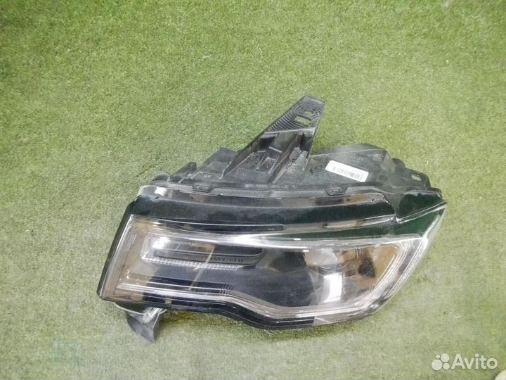 Фара левая Jeep Grand Cherokee