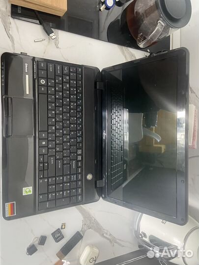 Fujitsu ah531 i5/16 ram/ssd256/hdd320