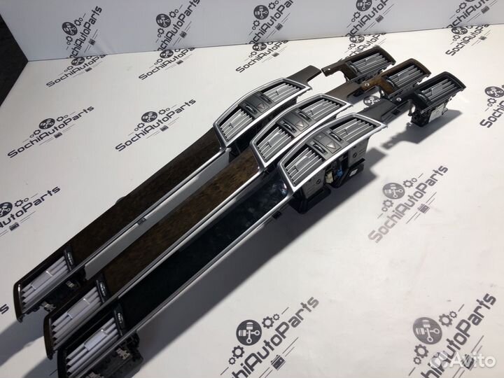 Декоративная накладка торпеды в сборе MercedesW212