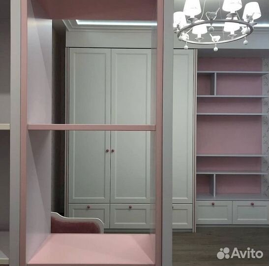 Белый шкаф