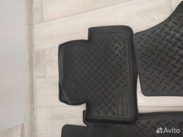 Автомобильные коврики резиновые