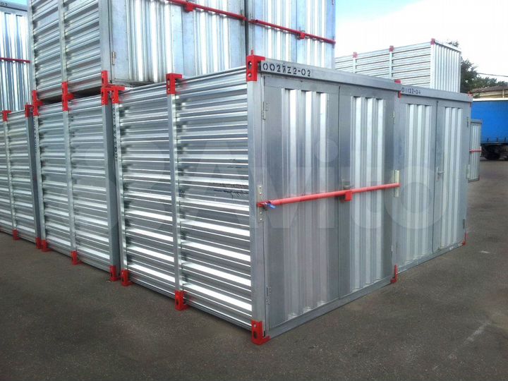 Кладовка для хранения вещей с балкона