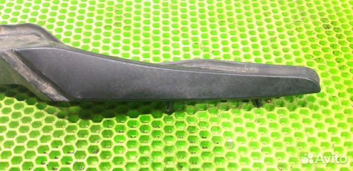 Левый уголок жабо Renault Megane 3