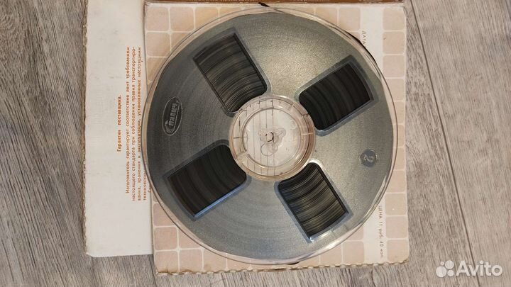 Магнитная лента катушки с записью