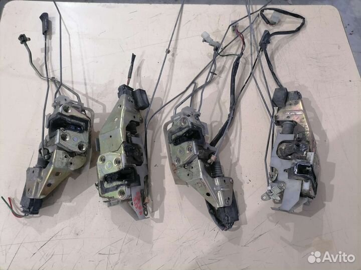 Замок двери Mazda 323 BA