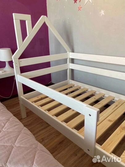 Кровать Домик-софа из массива