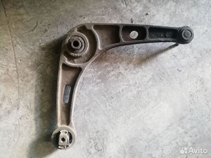 Рычаг передний левый Рено Лагуна 1
