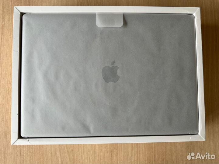 Macbook pro 13 2022 m2 8/10 core 24/512gb