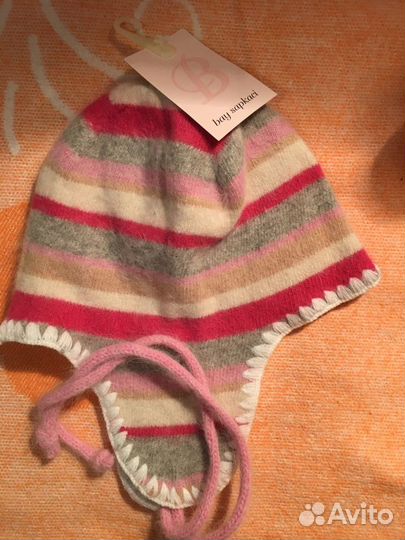 Шапочки новые 52-54