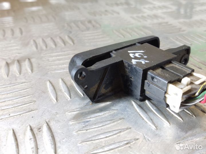 Кнопка аварийной сигнализации Mitsubishi Carisma 2