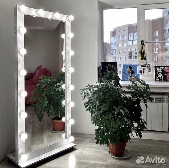 Гримерное зеркало с подсветкой