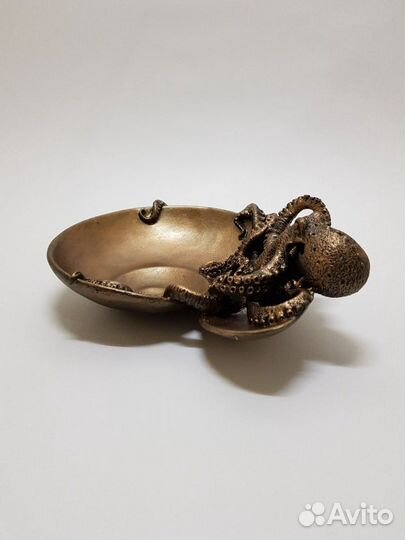 Осьминог на блюде