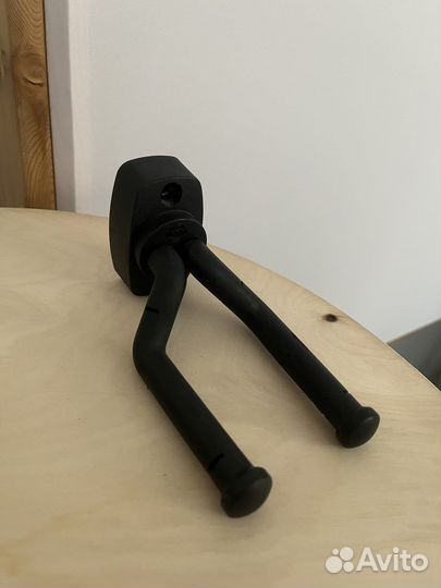 Настенный держатель для гитары K&M 16280