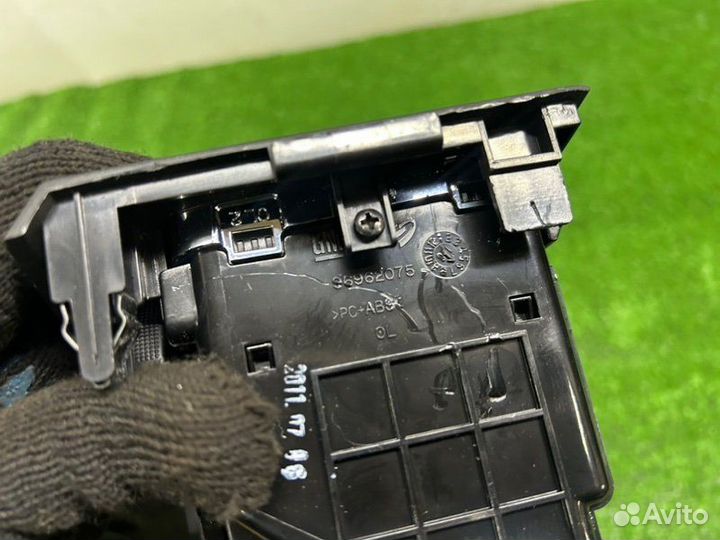 Дефлектор воздушный левый Chevrolet Captiva C140