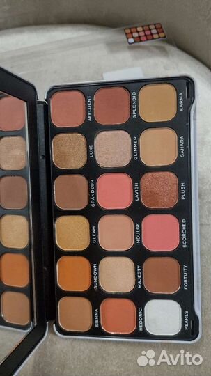 Палетка теней для век Revolution Forever Flawless