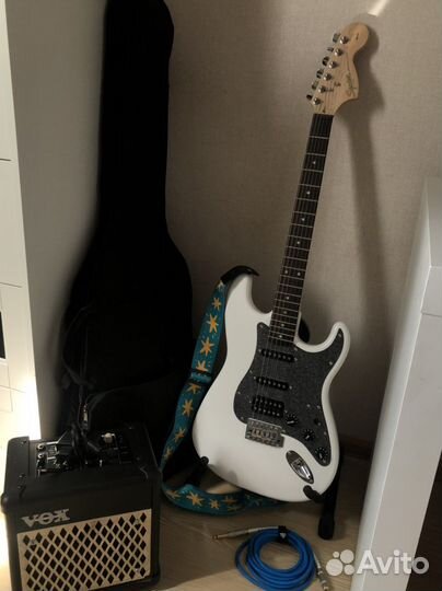 Электрогитара с комбоусилителем