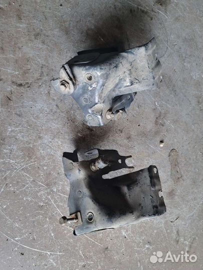 Кронштейн усилителя бампера Mercedes W211