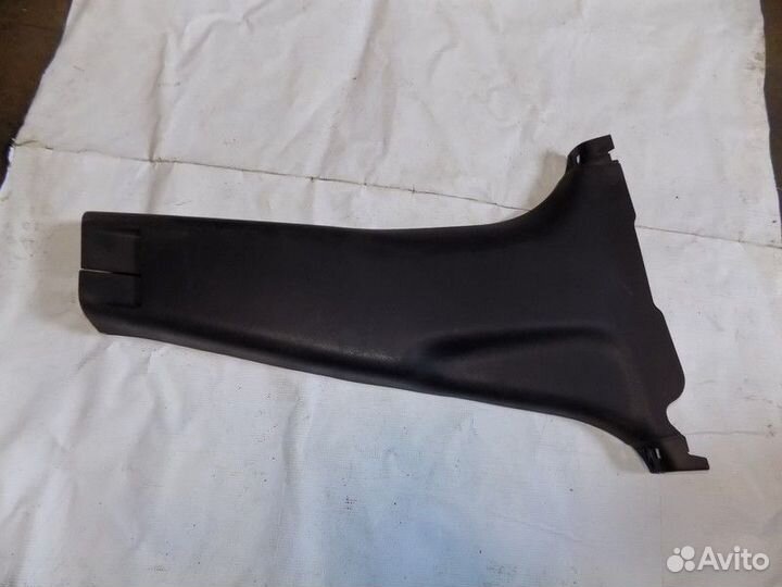 Обшивка стойки Juke (F15) 2011