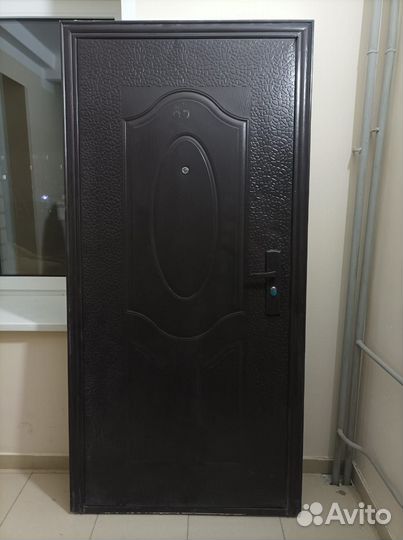 Дверь входная металлическая от застройщика