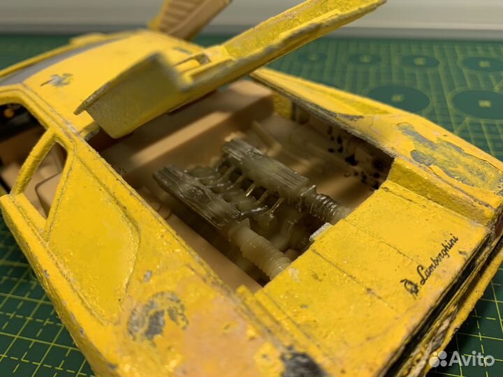 Модель автомобиля lamborghini diablo