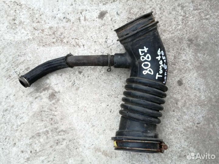 Патрубок воздушного фильтра Toyota Corolla