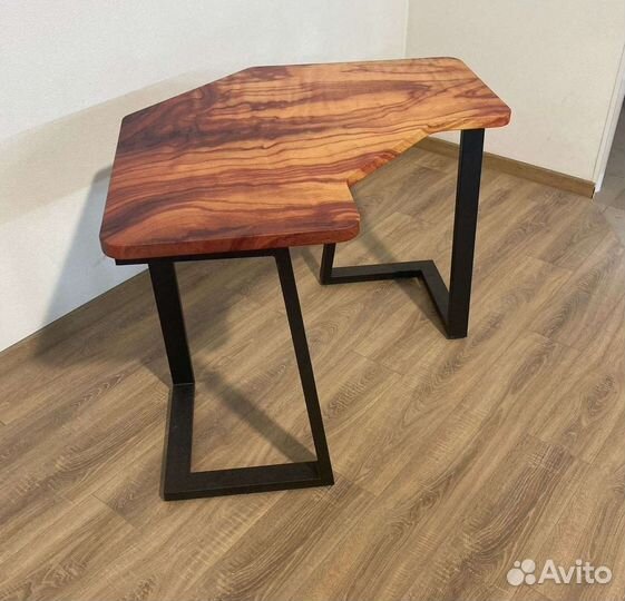 Письменный стол