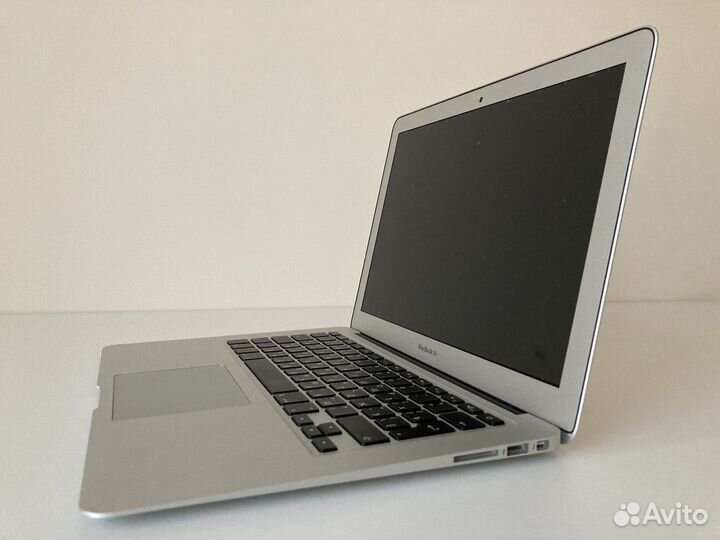 Apple MacBook Air (13-inch, Early 2015)