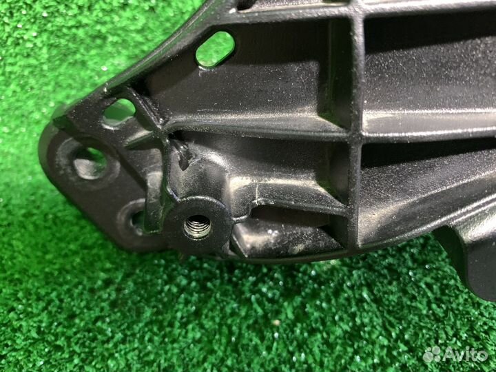 Передний правый кронштейн bmw r1250gs