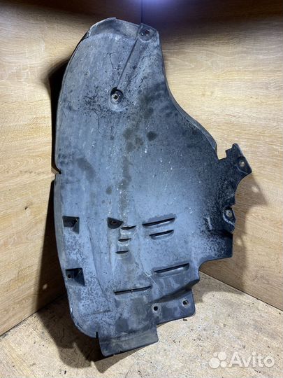 Подкрылок передний левый Mercedes W211 1704378