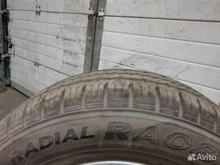 Hankook Radial RA08 215/70 R16C