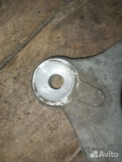 Рычаг задний левый Jeep Grand Cherokee WK2