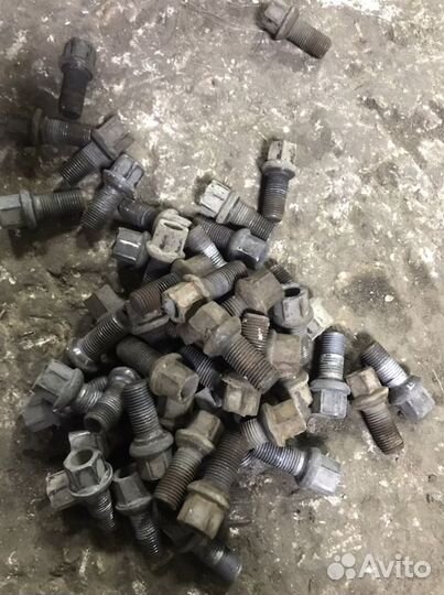 Колёсные болты на Volkswagen Polo