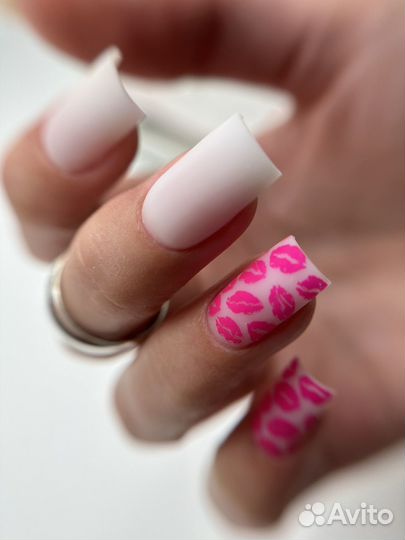 Маникюр/педикюр