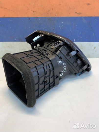 Дефлектор воздушный правый Kia Ceed 3 CD С 2018