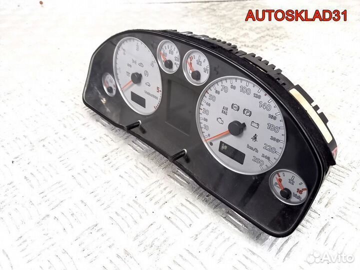 Панель приборов Audi A6 C5 2,5 4B0920935D дизель