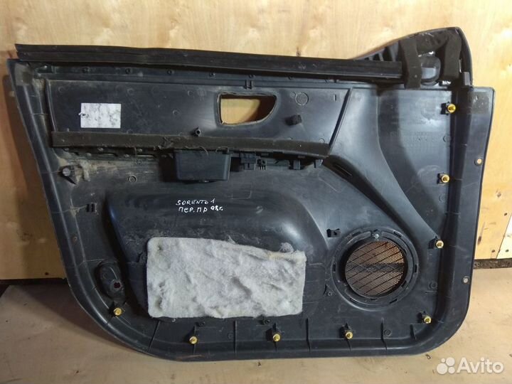Обшивка двери передней правой Kia Sorento II реста