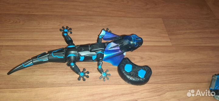 Ящерица игрушка