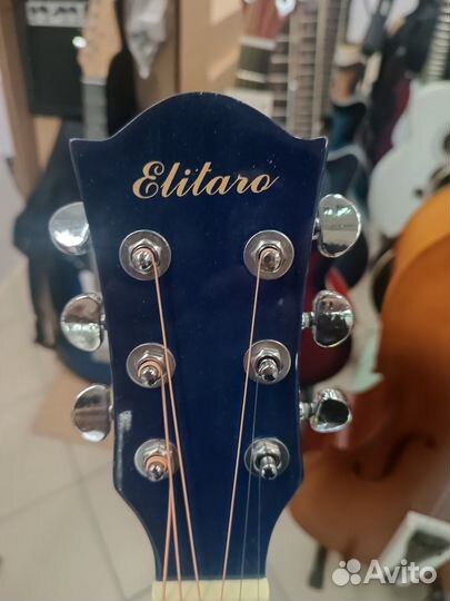 Акустическая гитара