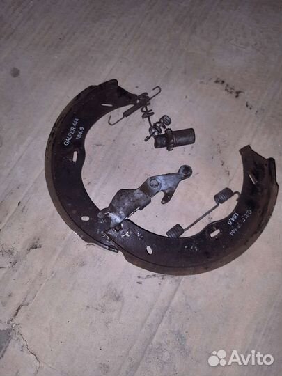 Колодки ручника на мерседес 639