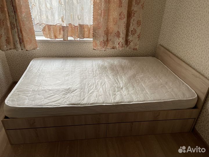 Кровать с матрасом