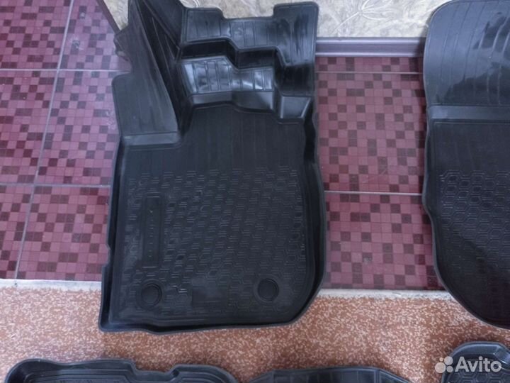 Автомобильные коврики резиновые