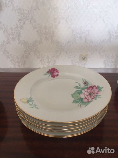Столовый фарфоррвый сервиз Шиповник