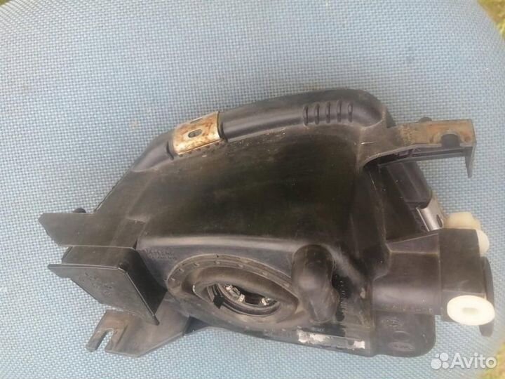 Фара противотуманная левая Mercedes W211 E-Klasse