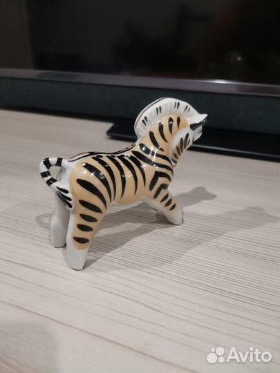 Фарфоровая статуэтка 