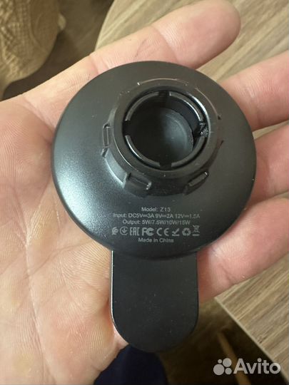 Автомобильный держатель с беспроводной зарядкой