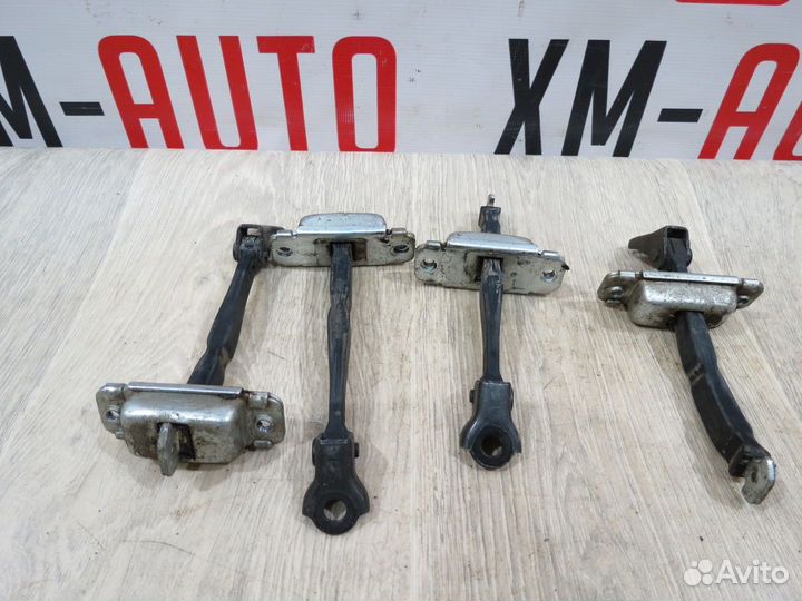 Ограничитель двери Kia Rio 3