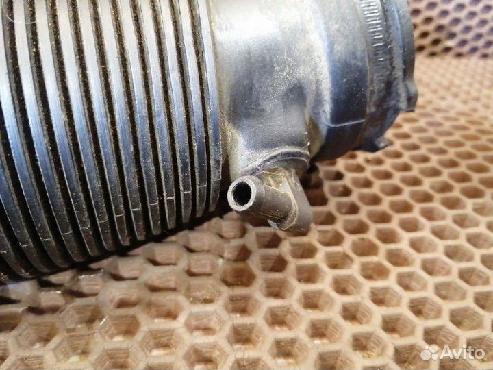 Патрубок воздушного фильтра Audi A4 B9 CYR 2.0